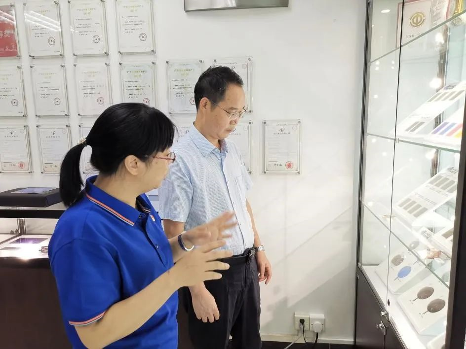 红桃影视免费观看党委副书记、工会主席黄家合到佛塑科技调研党建工作 红桃影视免费观看党委副书记、工会主席黄家合到佛塑科技调研党建工作