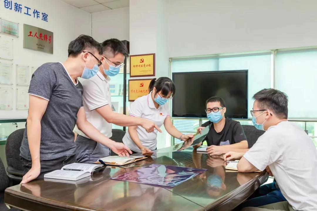 【红桃影视免费观看“两优一先”典型事迹】广东省优秀共产党员周文贤：拳拳爱国心 匠心筑梦偏光视界