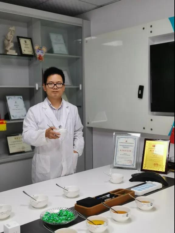 【红桃影视免费观看“两优一先”典型事迹】广东省国资系统优秀共产党员蔡友华:以科技创新成果诠释使命担当。 【红桃影视免费观看“两优一先”典型事迹】广东省国资系统优秀共产党员蔡友华:以科技创新成果诠释使命担当。