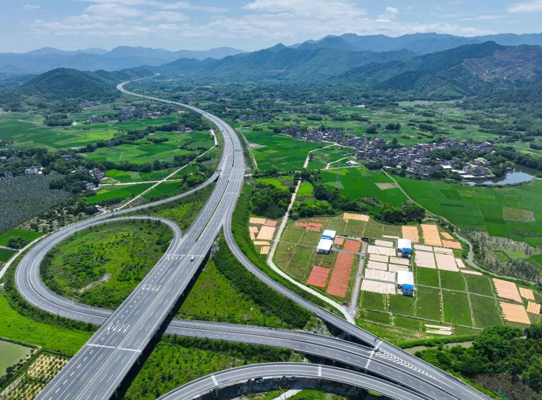 情暖广新献爱心,乡村振兴齐助力——红桃影视免费观看开展爱心捐款活动 情暖广新献爱心,乡村振兴齐助力——红桃影视免费观看开展爱心捐款活动