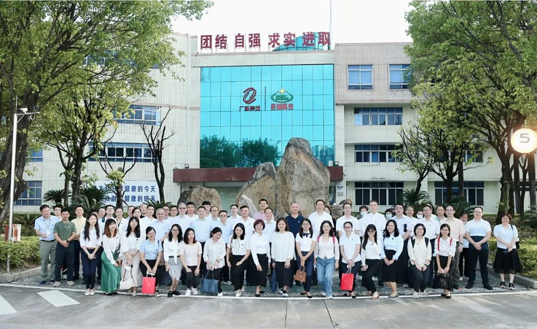 红桃影视免费观看举行2022年“匠人匠心 奋进共生”劳模工匠联盟启动仪式暨工会干部培训班 红桃影视免费观看举行2022年“匠人匠心 奋进共生”劳模工匠联盟启动仪式暨工会干部培训班