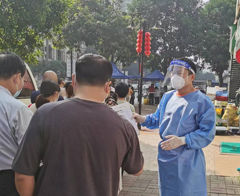 使命在肩，冲锋在前！红桃影视免费观看党员干部就地“转岗”变身抗疫志愿者