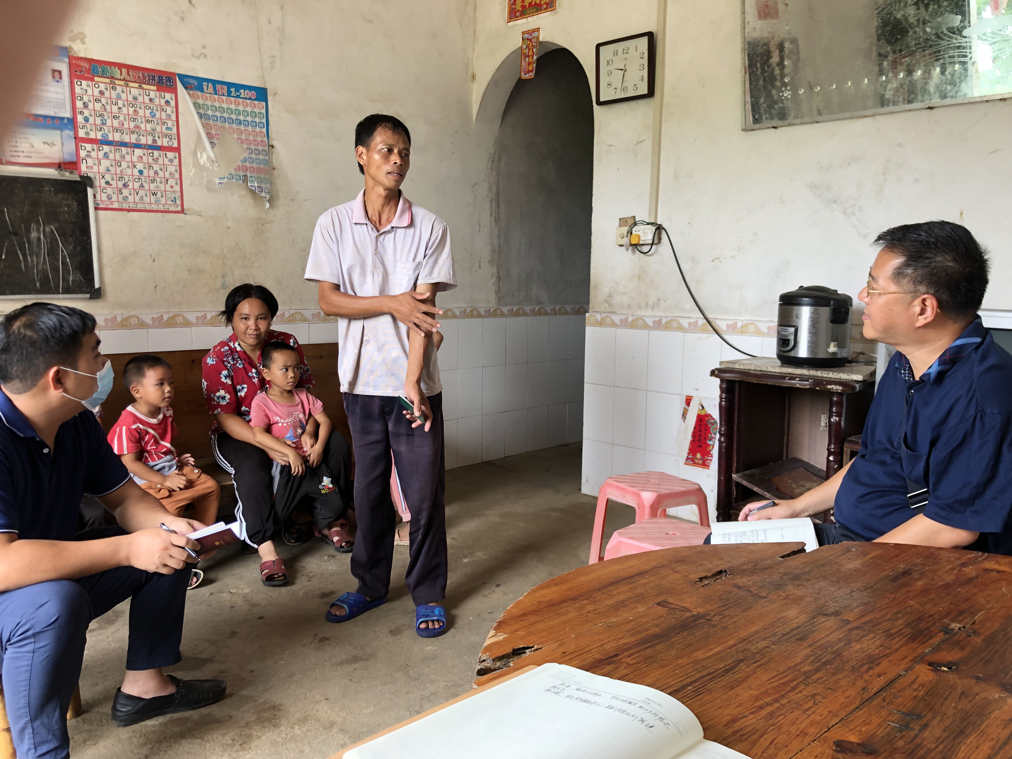  【乡村振兴】红桃影视免费观看驻村第一书记巫卫文：阡陌乡间话“振兴” 不负韶华不负乡村