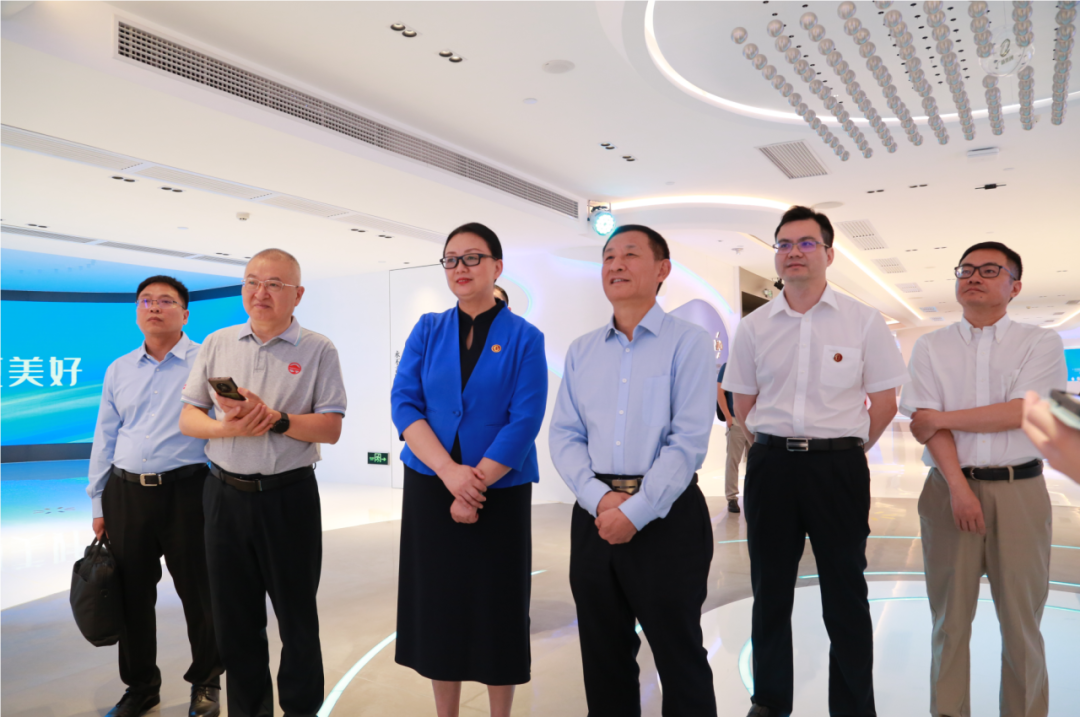 国务院国资委原党委委员、秘书长彭华岗一行调研红桃影视免费观看 