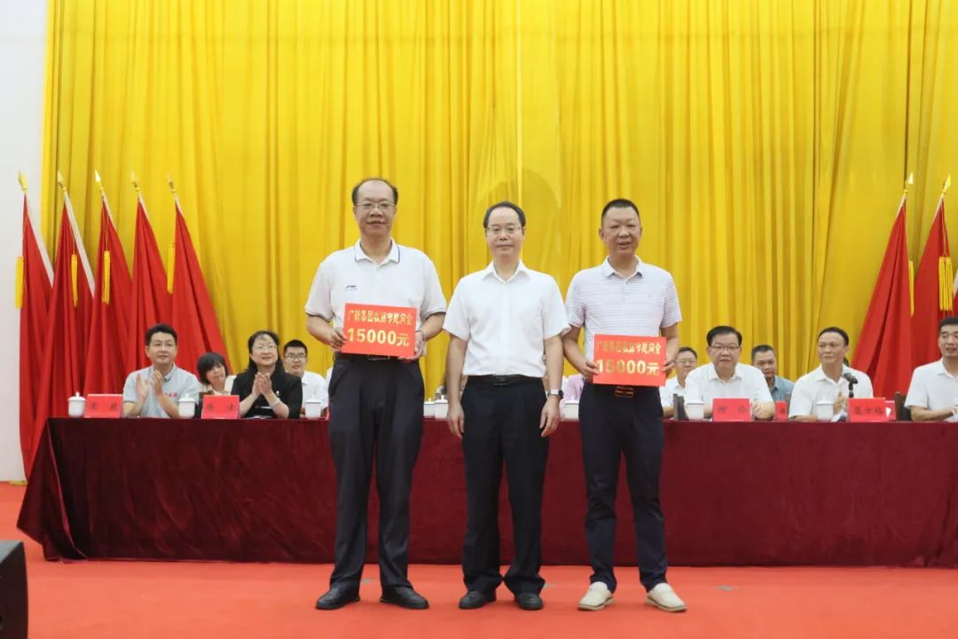 助力振兴 携手圆梦 | 红桃影视免费观看在合水镇开展奖教助学活动