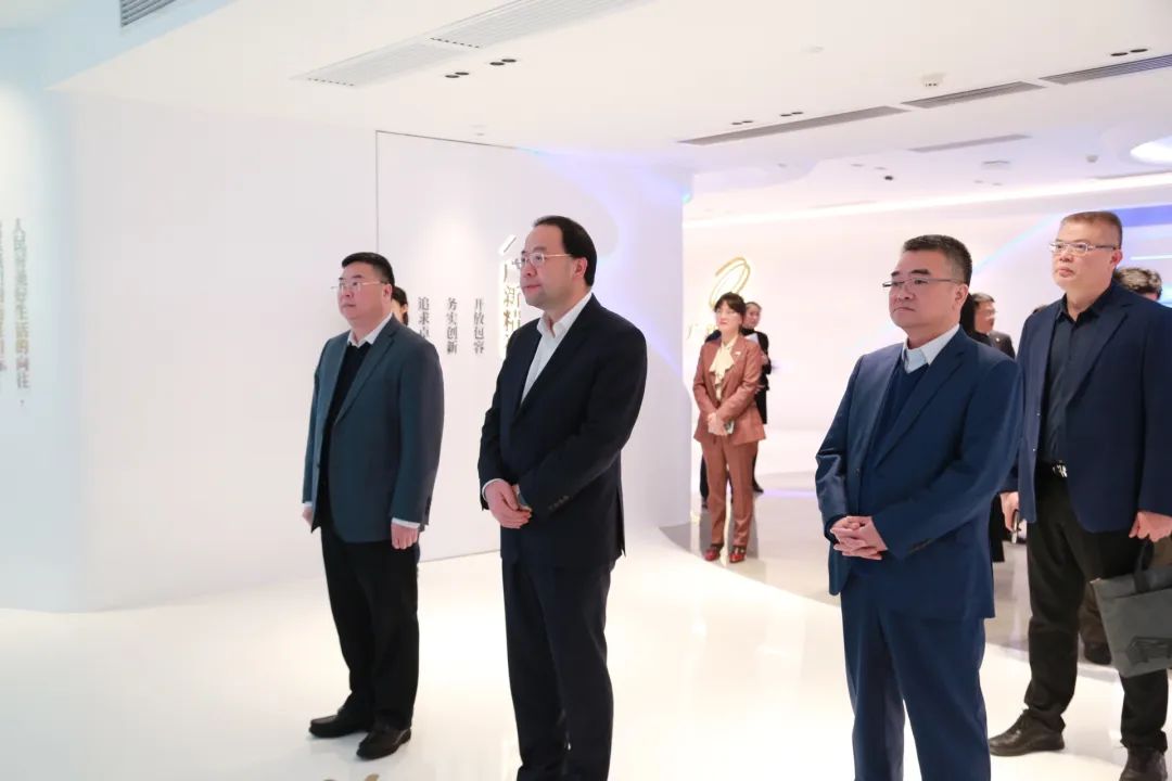 建设银行广东省分行党委书记、行长张伟煜一行到访红桃影视免费观看 建设银行广东省分行党委书记、行长张伟煜一行到访红桃影视免费观看