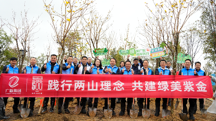 2. 开展主题植树活动.jpg